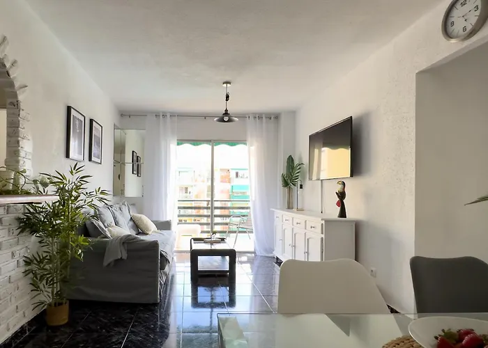 Amazing 3-bedroom Apartment. Pool And Sea View! Лос Кристианос