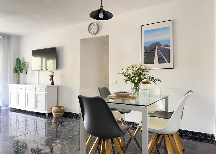 Amazing 3-bedroom Apartment. Pool And Sea View! Лос Кристианос