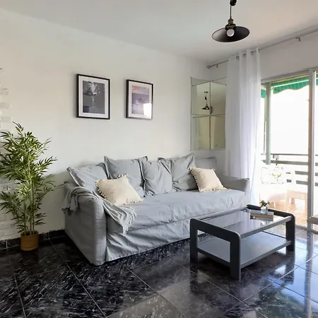 Amazing 3-bedroom Apartment. Pool And Sea View! Los Cristianos (Tenerife)