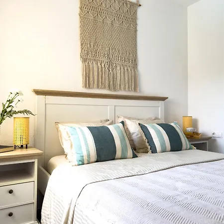 Appartement Amazing 3-bedroom Apartment. Pool And Sea View!