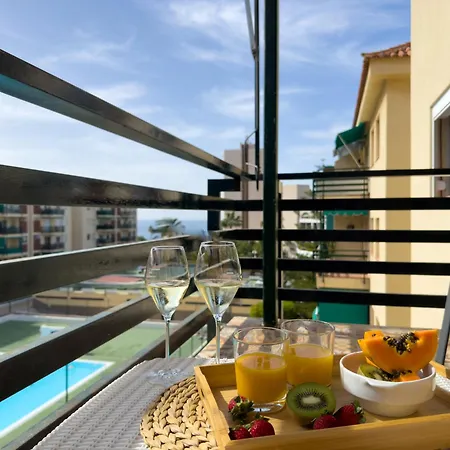 Amazing 3-bedroom Apartment. Pool And Sea View! Los Cristianos (Tenerife)