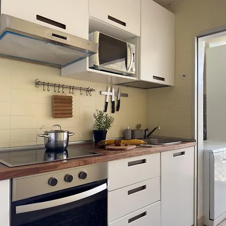 Appartement Amazing 3-bedroom Apartment. Pool And Sea View!
