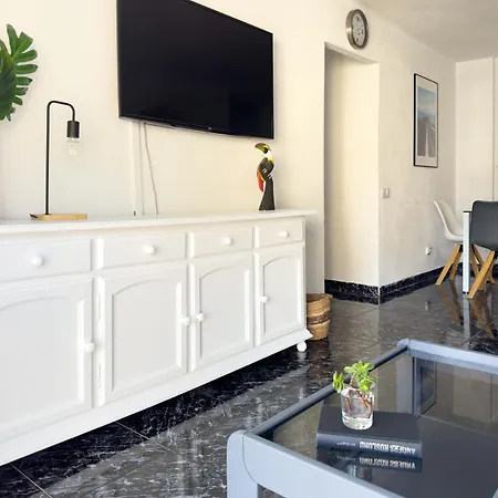 Amazing 3-bedroom Apartment. Pool And Sea View! Los Cristianos (Tenerife)