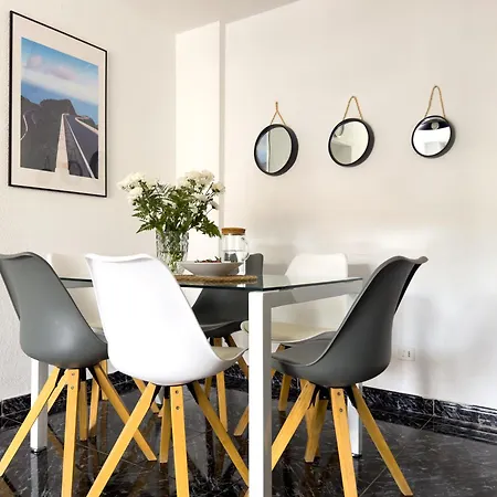 Amazing 3-bedroom Apartment. Pool And Sea View! Los Cristianos (Tenerife)