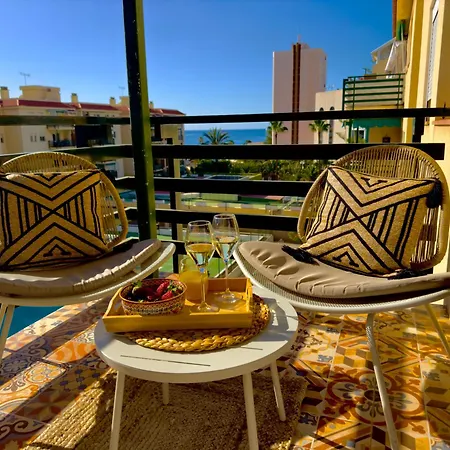 Amazing 3-bedroom Apartment. Pool And Sea View! Los Cristianos (Tenerife)