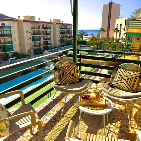 Apartment Amazing 3-bedroom Apartment. Pool And Sea View! Los Cristianos (Tenerife)