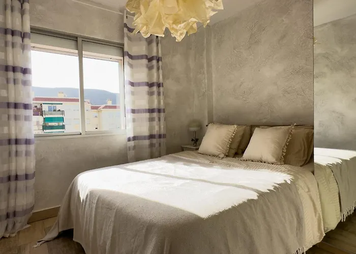 Amazing 3-bedroom Apartment. Pool And Sea View! דירה