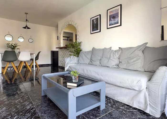 Amazing 3-bedroom Apartment. Pool And Sea View! * 洛斯克里斯蒂亚诺斯