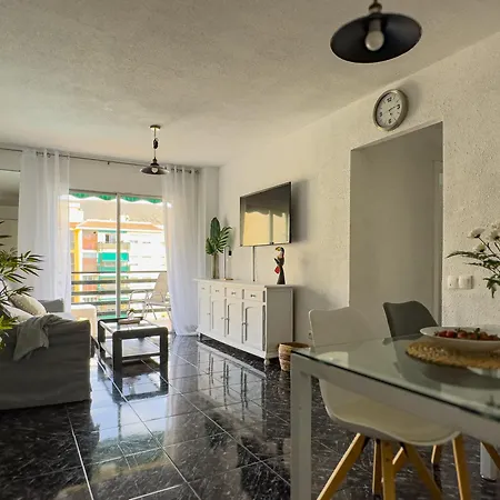 Amazing 3-bedroom Apartment. Pool And Sea View! Appartement