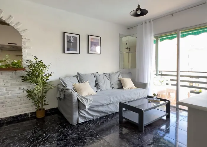 Amazing 3-bedroom Apartment. Pool And Sea View! Los Cristianos (Tenerife)
