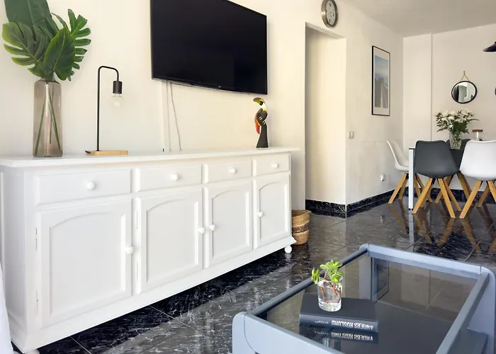Amazing 3-bedroom Apartment. Pool And Sea View! Los Cristianos (Tenerife)