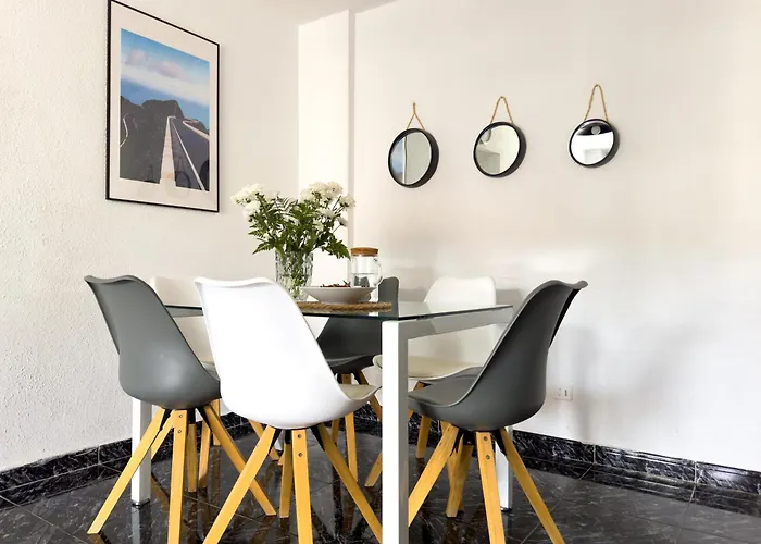 Amazing 3-bedroom Apartment. Pool And Sea View! Los Cristianos (Tenerife)