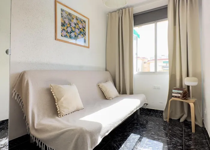 Apartment Amazing 3-bedroom Apartment. Pool And Sea View! Los Cristianos (Tenerife)